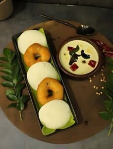 Idli Medu Wada [3 Pcs Idli 2 Pcs Vada]