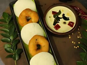 Idli Medu Wada [3 Pcs Idli 2 Pcs Vada]